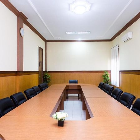 Urbanview Hotel Dedy Jaya Brebes Extérieur photo