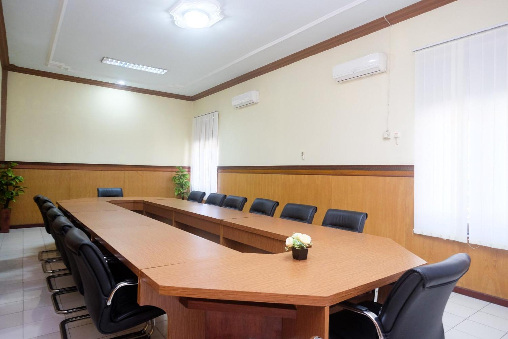 Urbanview Hotel Dedy Jaya Brebes Extérieur photo