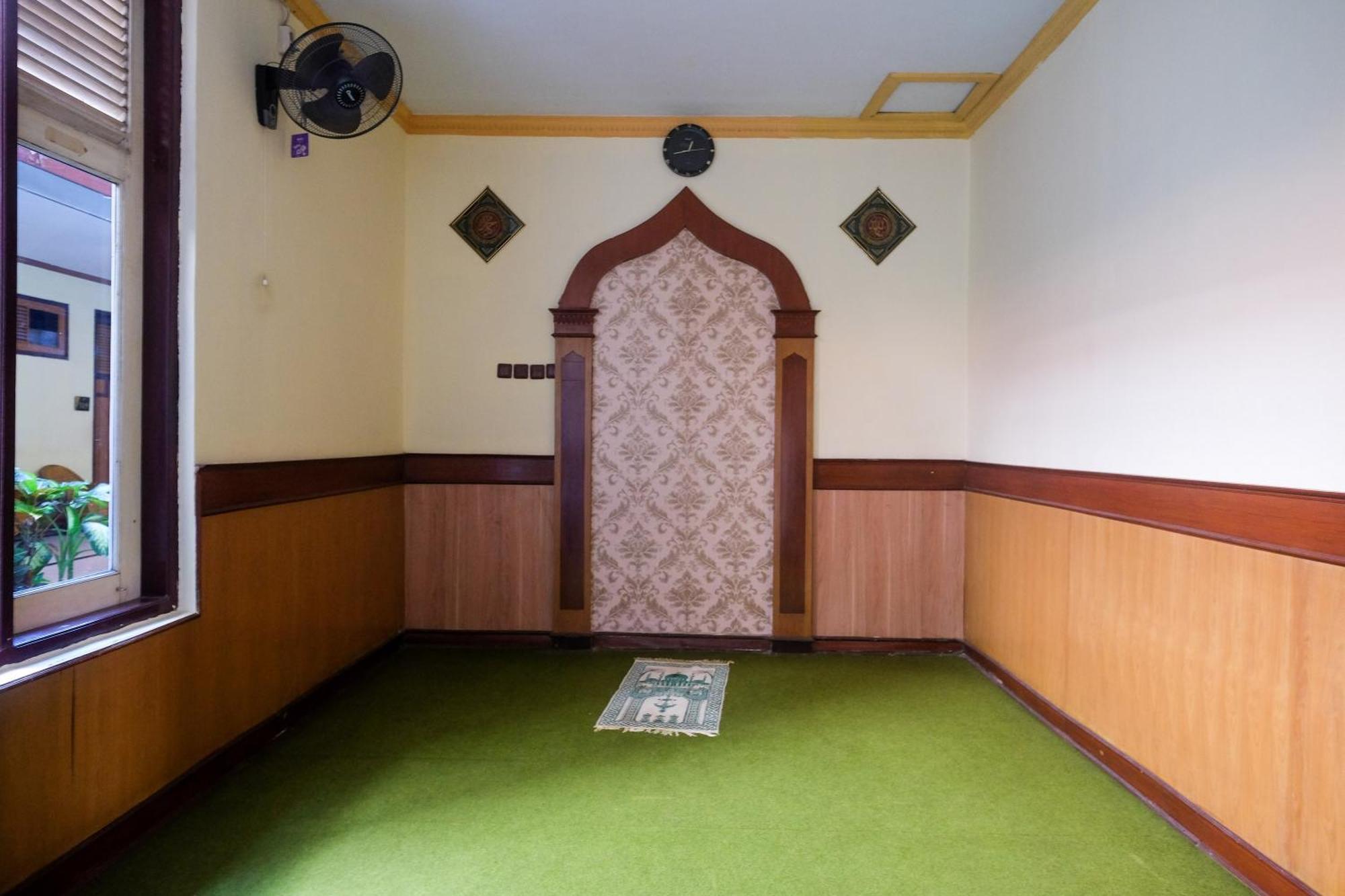 Urbanview Hotel Dedy Jaya Brebes Extérieur photo