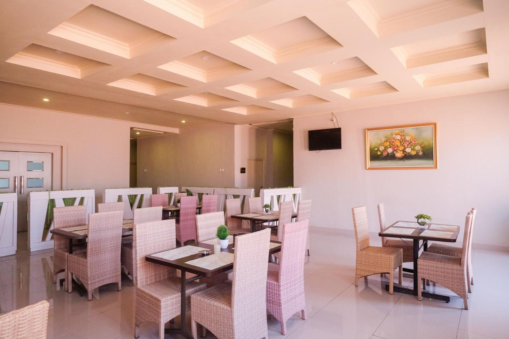 Urbanview Hotel Dedy Jaya Brebes Extérieur photo