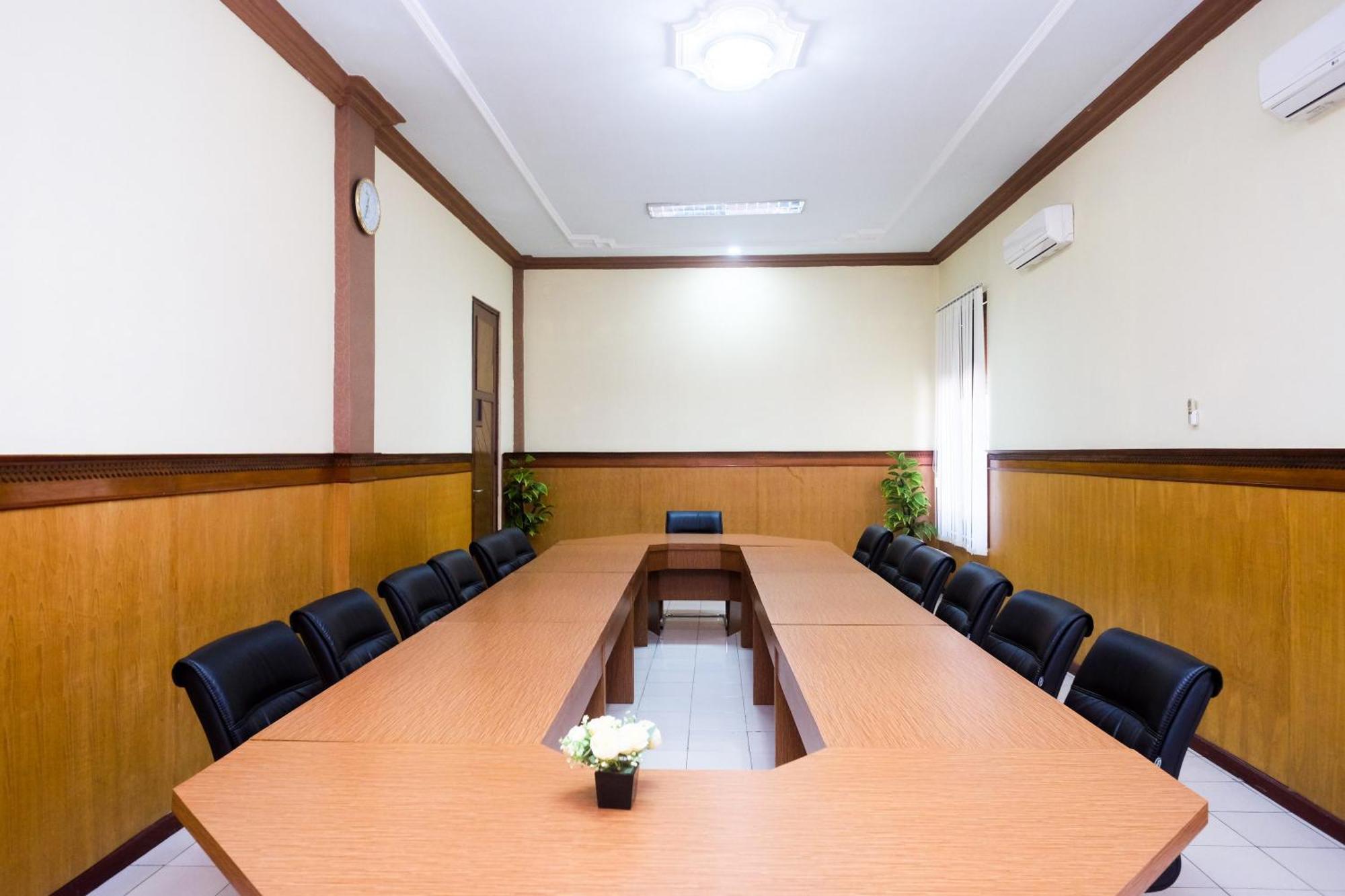 Urbanview Hotel Dedy Jaya Brebes Extérieur photo