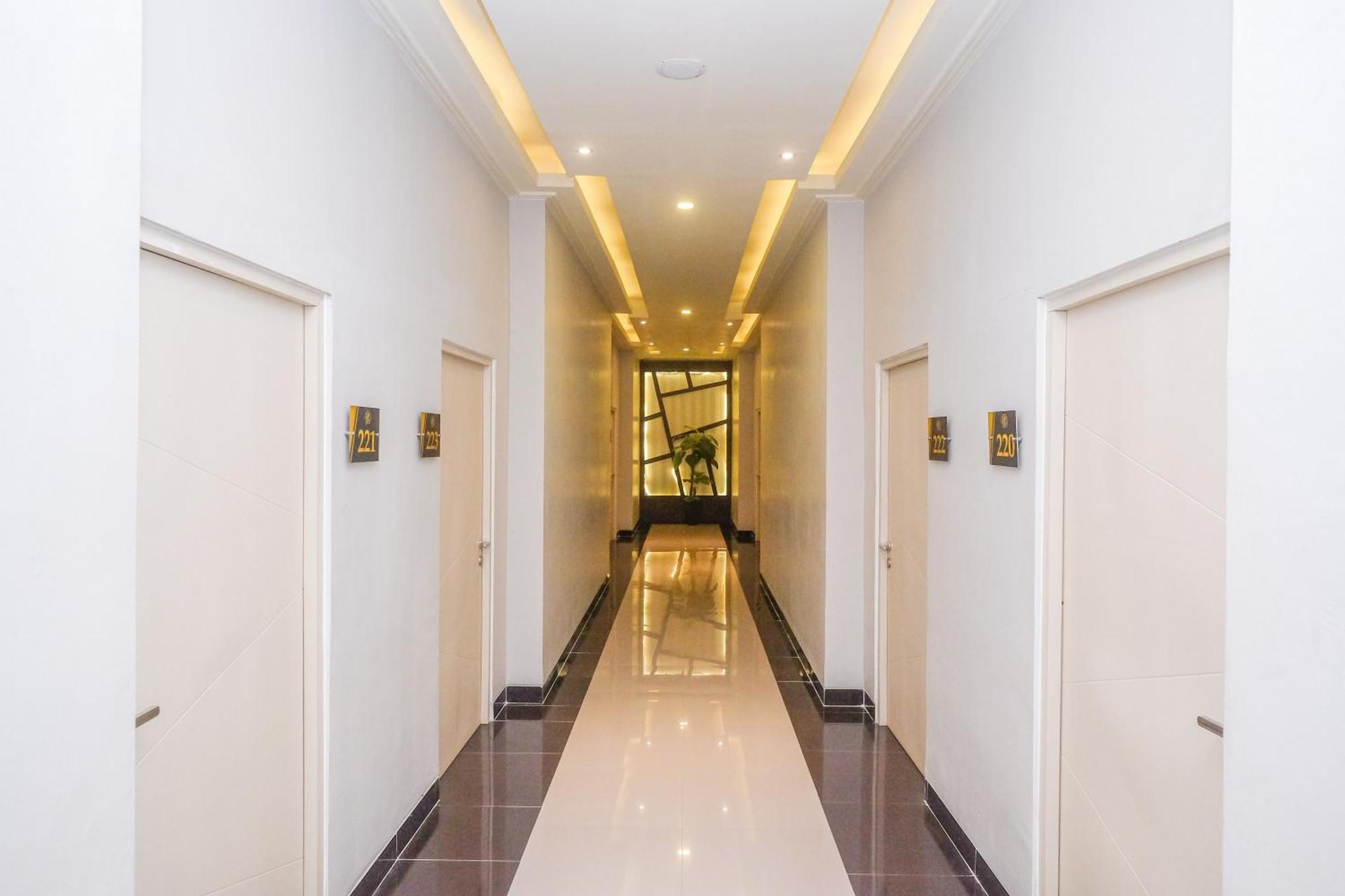 Urbanview Hotel Dedy Jaya Brebes Extérieur photo