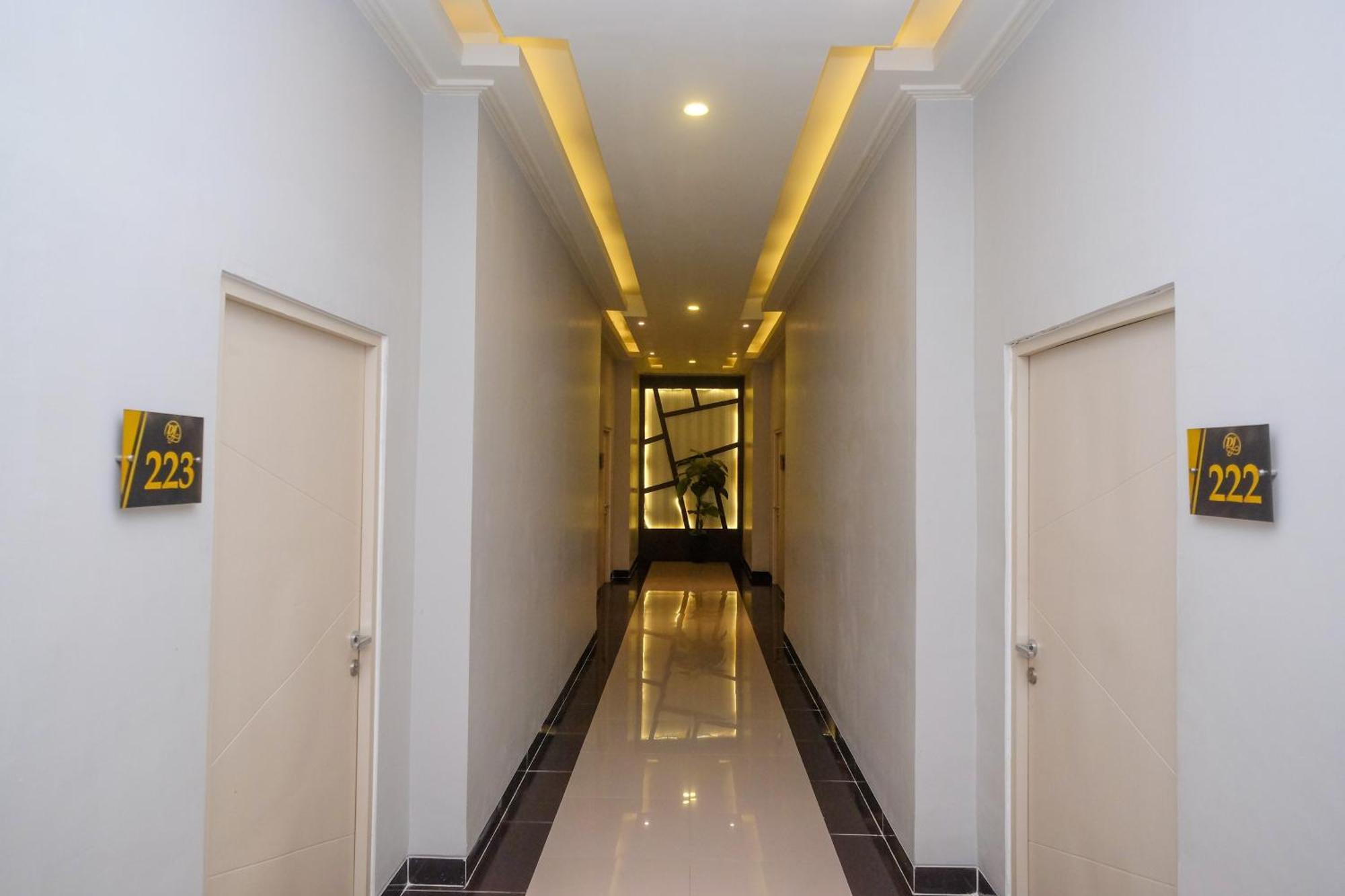 Urbanview Hotel Dedy Jaya Brebes Extérieur photo