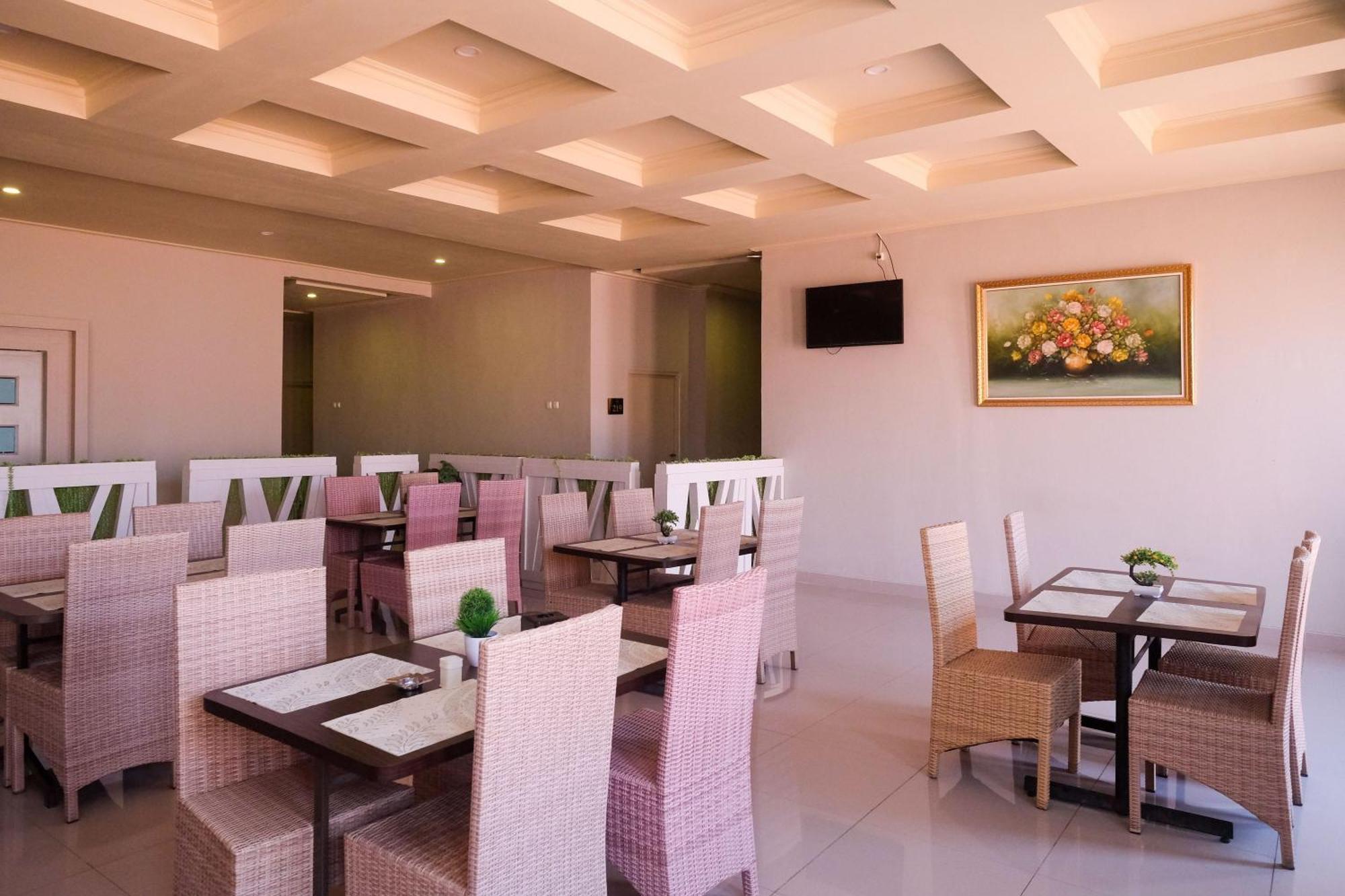 Urbanview Hotel Dedy Jaya Brebes Extérieur photo