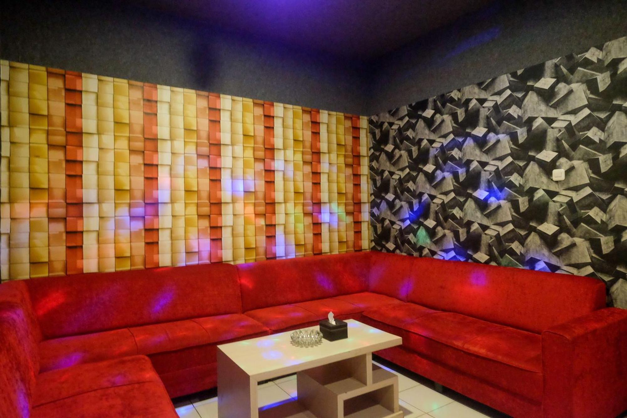 Urbanview Hotel Dedy Jaya Brebes Extérieur photo