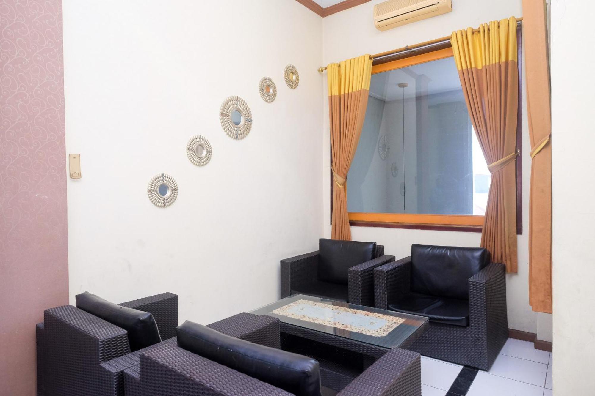 Urbanview Hotel Dedy Jaya Brebes Extérieur photo