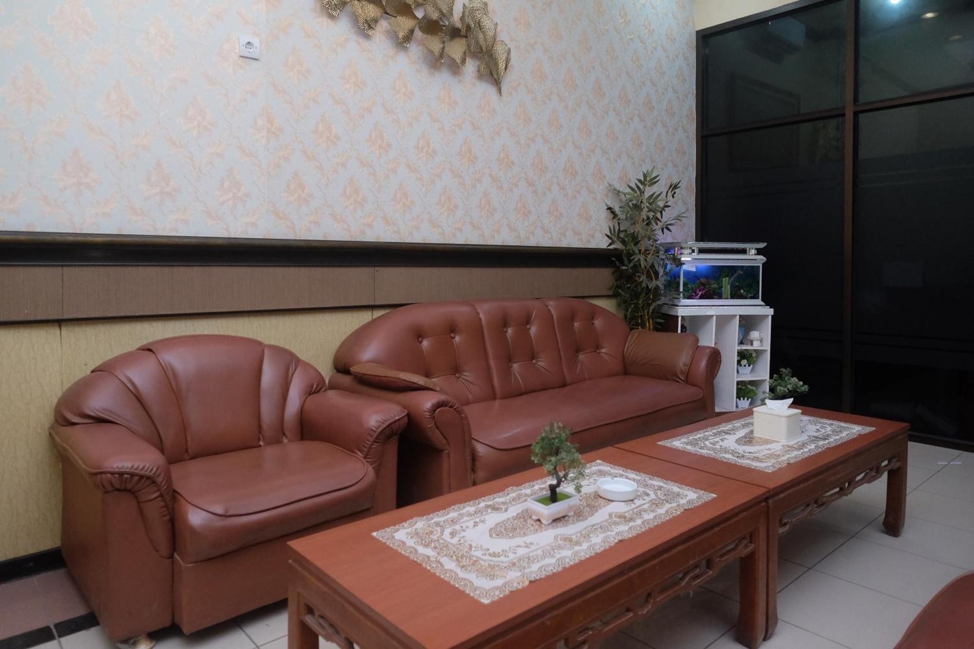 Urbanview Hotel Dedy Jaya Brebes Extérieur photo