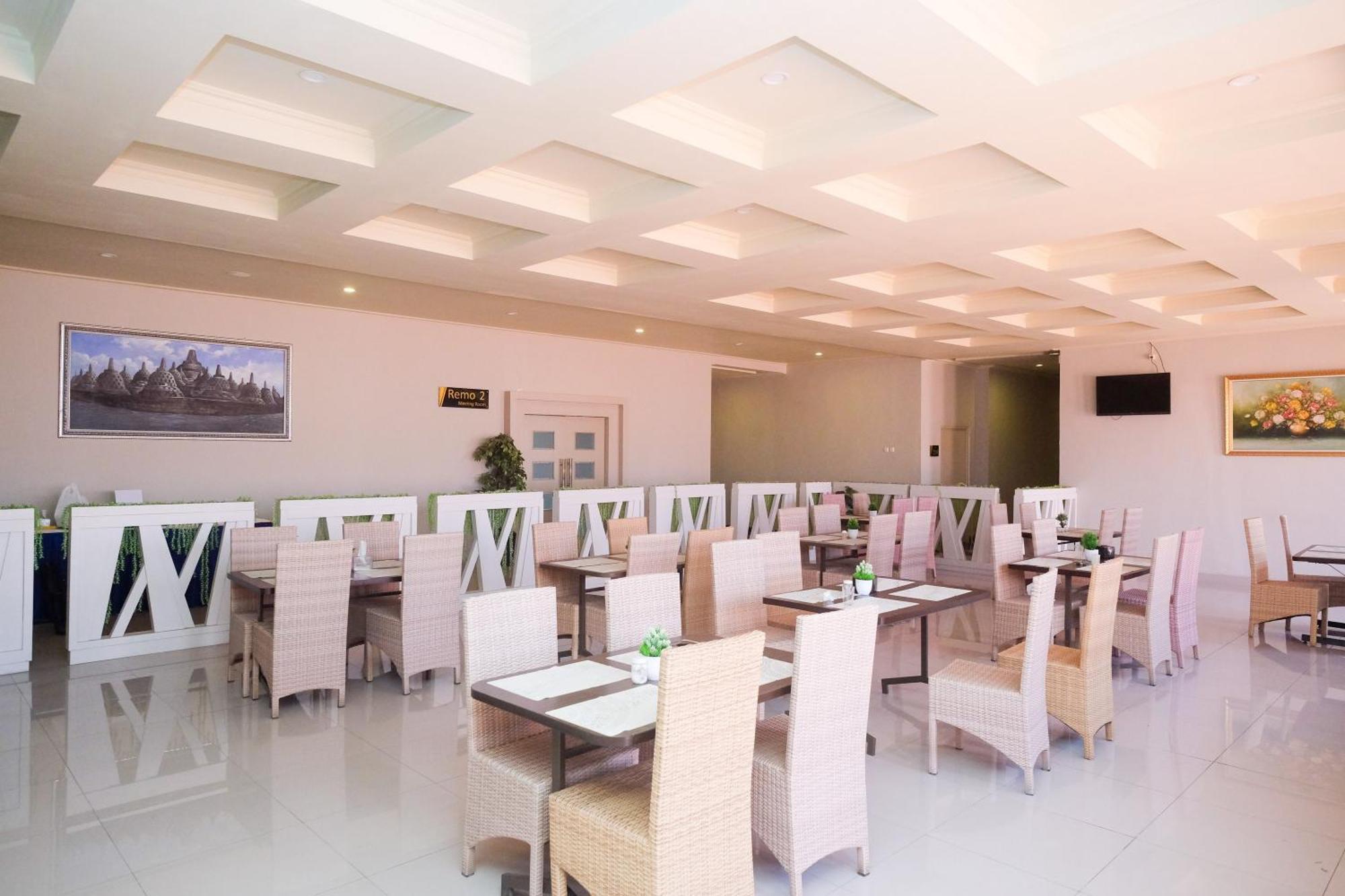 Urbanview Hotel Dedy Jaya Brebes Extérieur photo