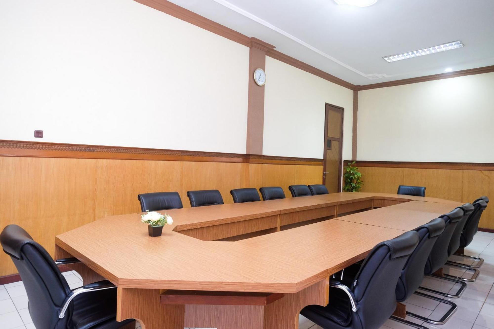 Urbanview Hotel Dedy Jaya Brebes Extérieur photo