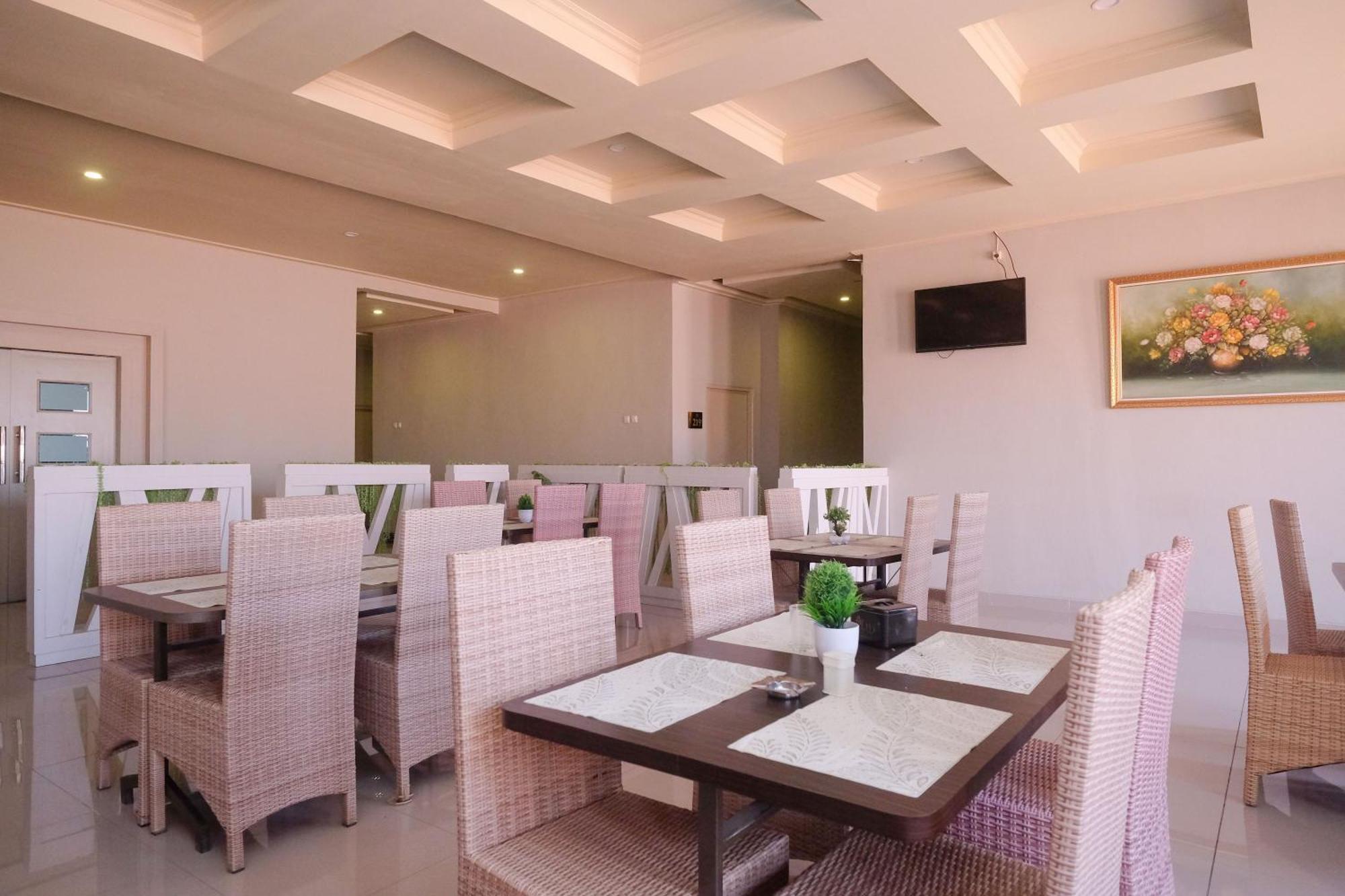 Urbanview Hotel Dedy Jaya Brebes Extérieur photo