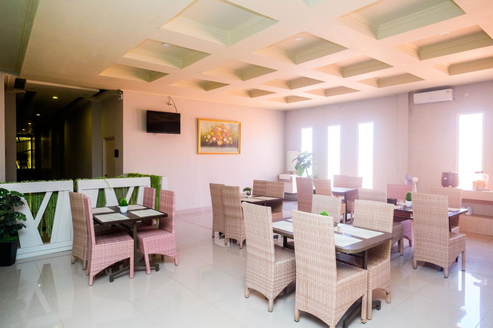 Urbanview Hotel Dedy Jaya Brebes Extérieur photo