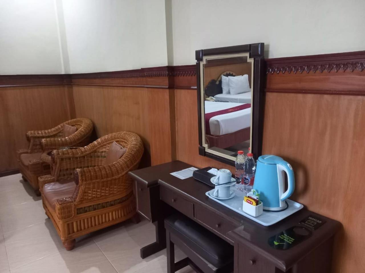 Urbanview Hotel Dedy Jaya Brebes Extérieur photo