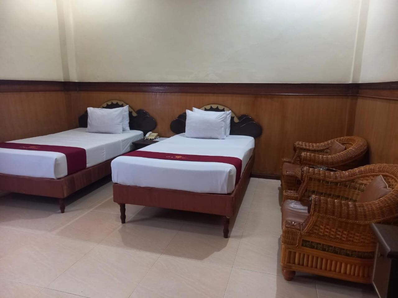 Urbanview Hotel Dedy Jaya Brebes Extérieur photo