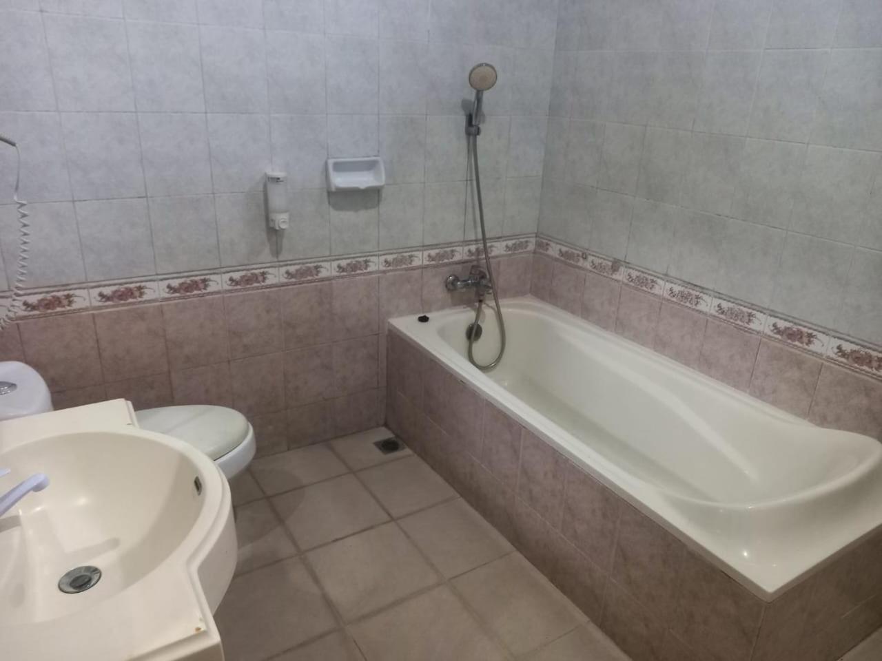Urbanview Hotel Dedy Jaya Brebes Extérieur photo