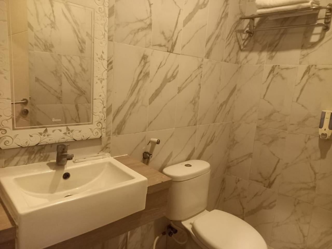 Urbanview Hotel Dedy Jaya Brebes Extérieur photo