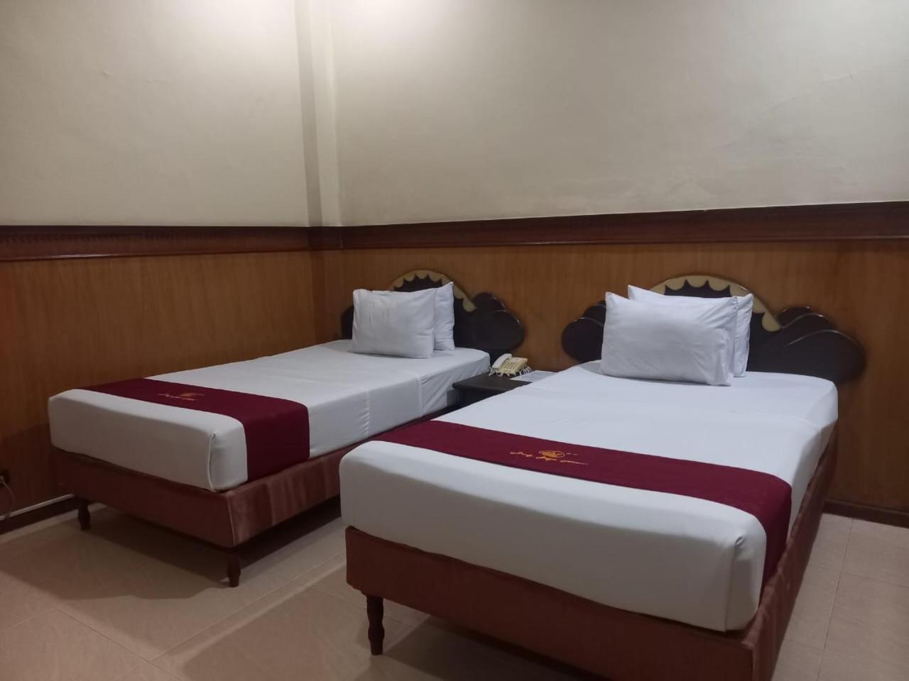 Urbanview Hotel Dedy Jaya Brebes Extérieur photo