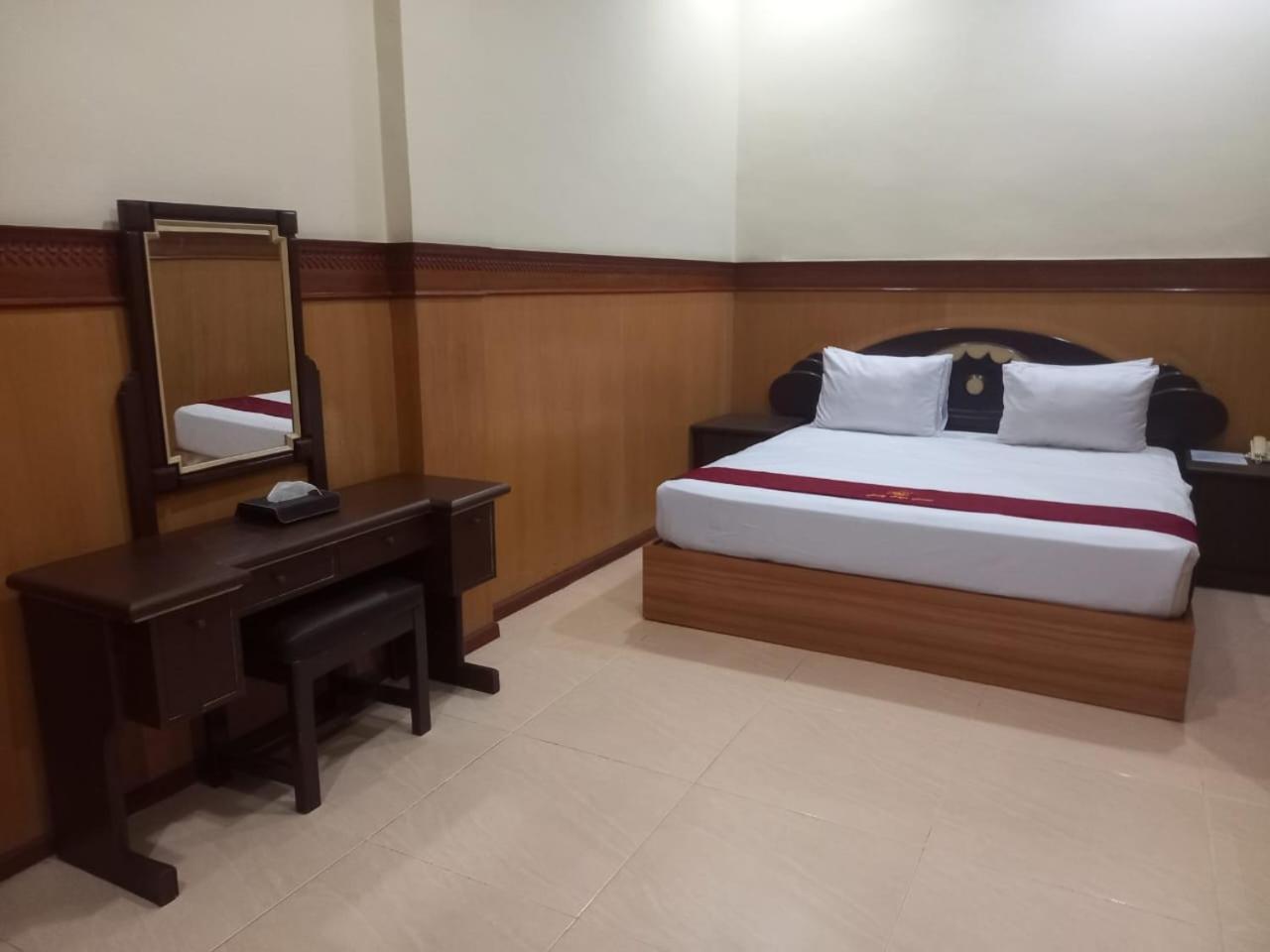 Urbanview Hotel Dedy Jaya Brebes Extérieur photo