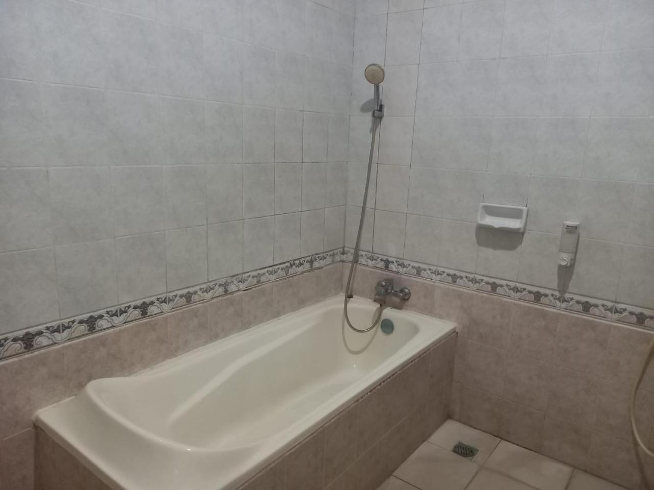 Urbanview Hotel Dedy Jaya Brebes Extérieur photo