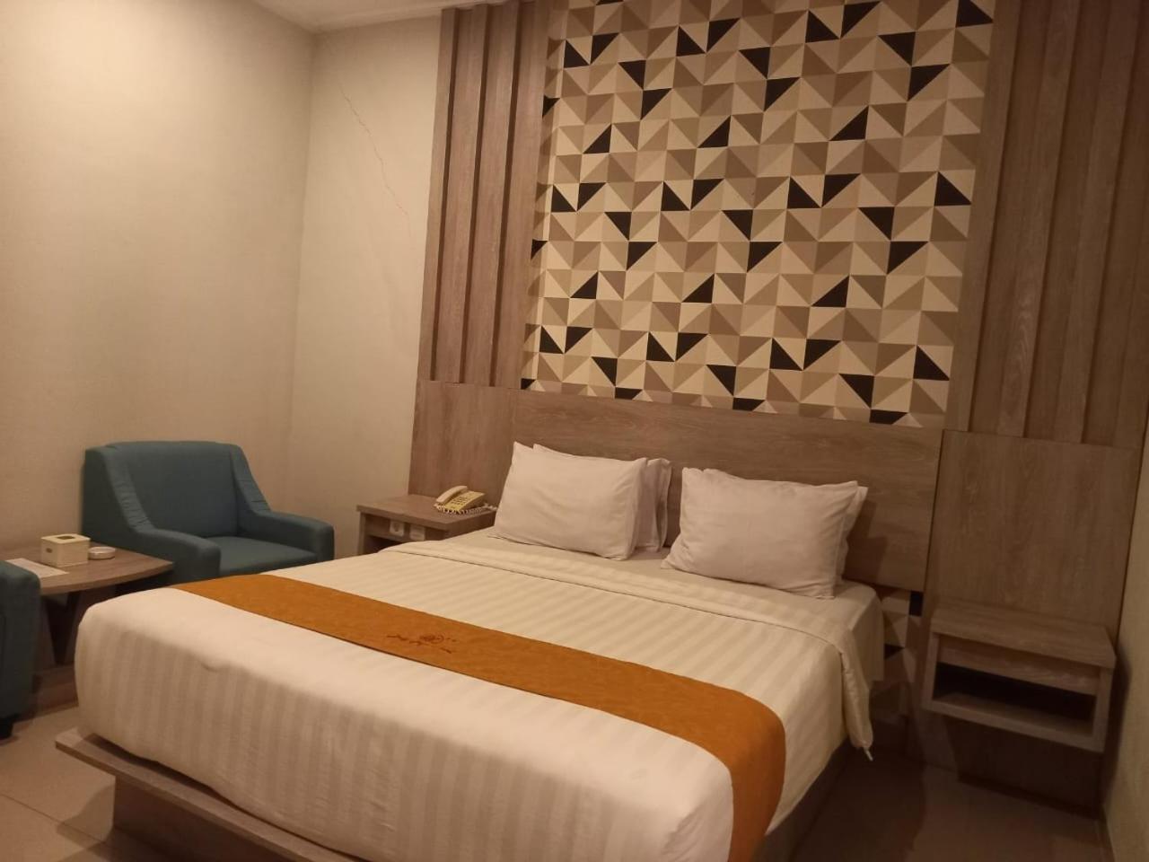 Urbanview Hotel Dedy Jaya Brebes Extérieur photo