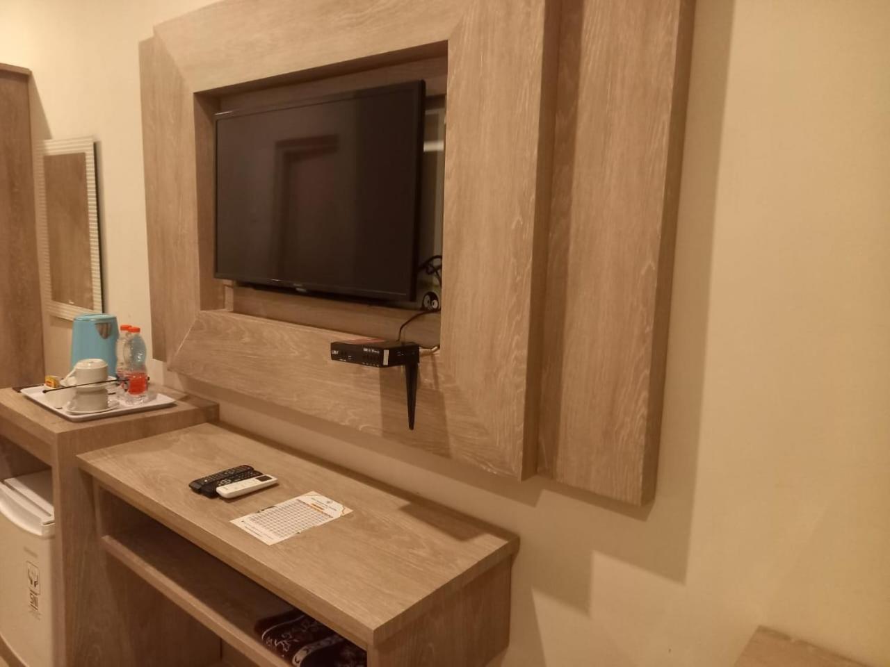 Urbanview Hotel Dedy Jaya Brebes Extérieur photo