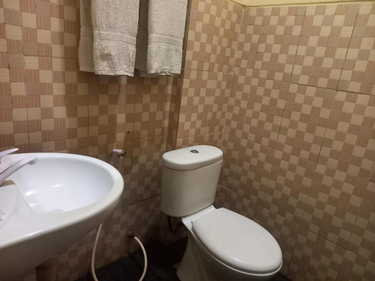 Urbanview Hotel Dedy Jaya Brebes Extérieur photo