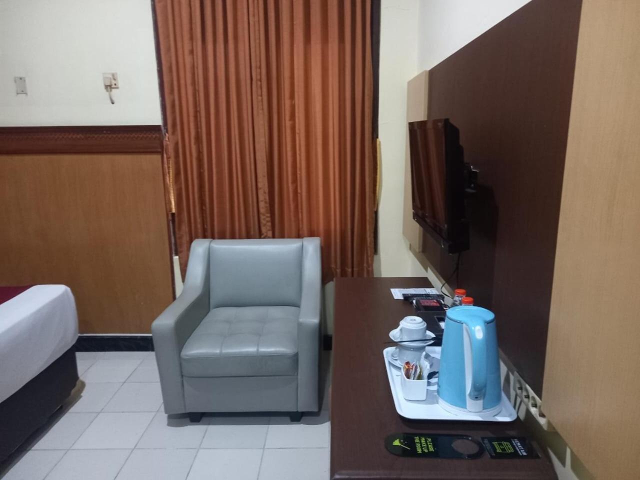 Urbanview Hotel Dedy Jaya Brebes Extérieur photo